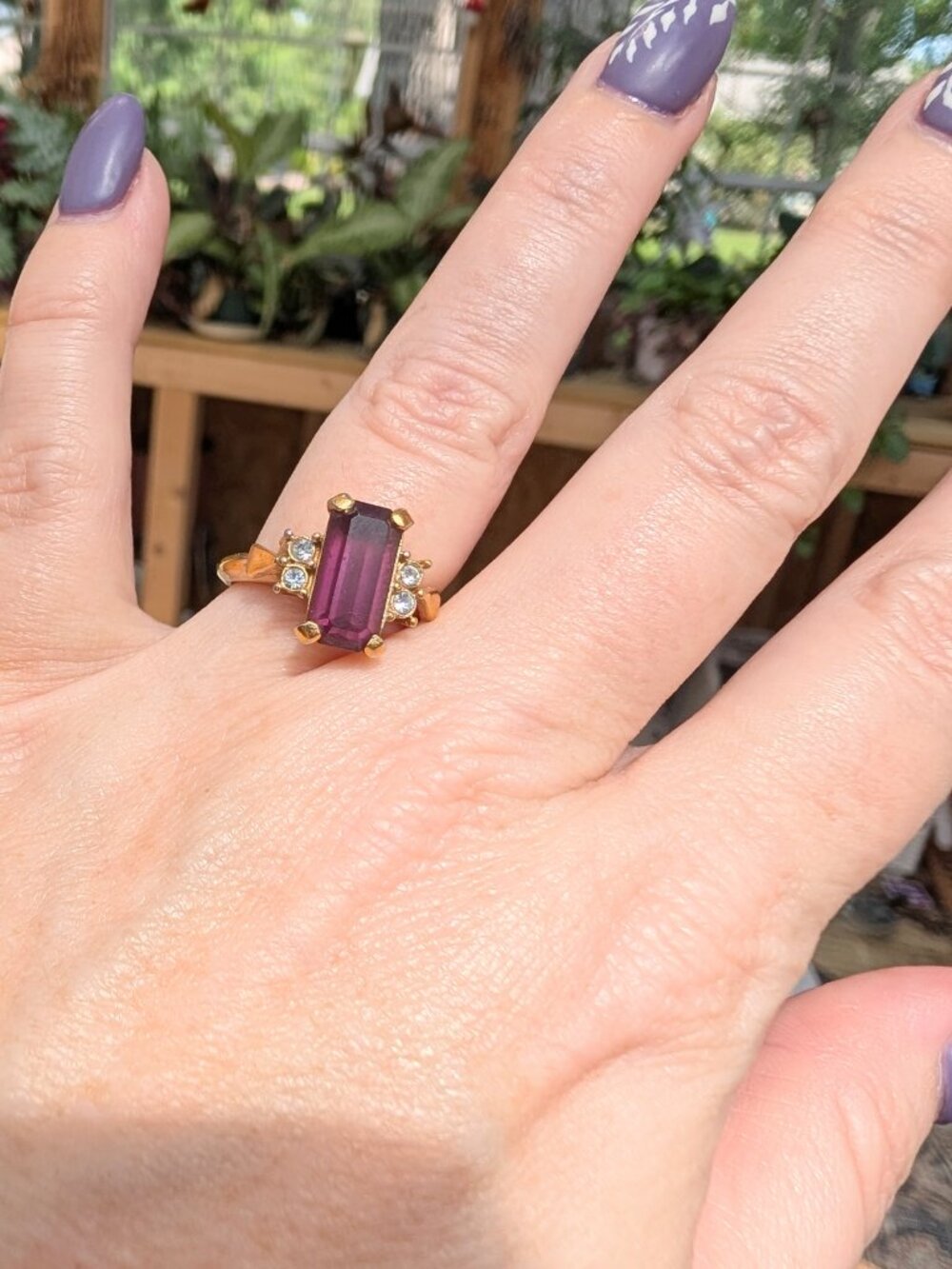Vintage Art Deco Avon Amethyst Purple Glass Gold Tone Ring, Size 6 - Picture 2 of 12